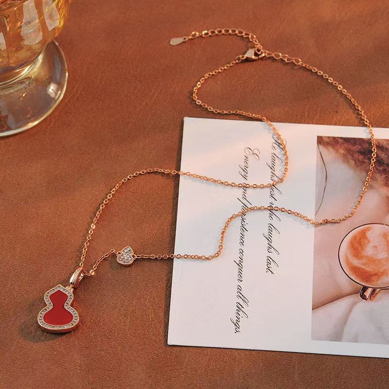 Qilin Double Gourd Necklace for Women Rose Gold Lucky Fortune Mother-of-Pearl Collarbone Chain Pendant Red Gourd Black and White Gourd