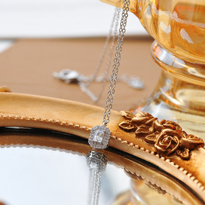 Sugar Cube Necklace for Women New Clavicle Chain Light Luxury Niche Design Pendant Simple Fashion Versatile Necklace