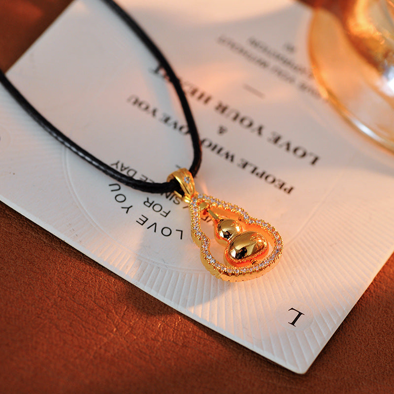 New Chinese Style Ancient Gold Inlaid Diamond Gourd Pendant Necklace for Women, Light Luxury Fashion Versatile New Year Sweater Chain