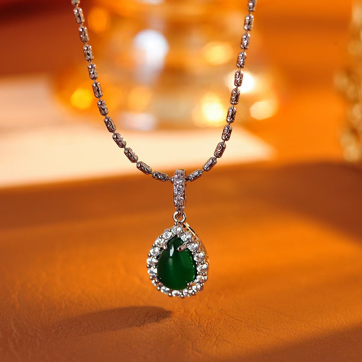 Emerald Water Drop Necklace Minimalist Style High-end Elegant Socialite Light Luxury New Model