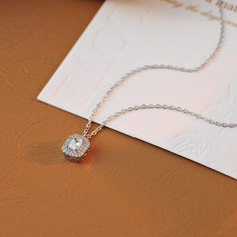 Sugar Cube Necklace for Women New Clavicle Chain Light Luxury Niche Design Pendant Simple Fashion Versatile Necklace