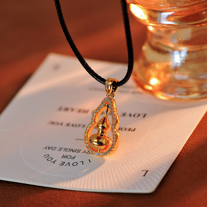 New Chinese Style Ancient Gold Inlaid Diamond Gourd Pendant Necklace for Women, Light Luxury Fashion Versatile New Year Sweater Chain