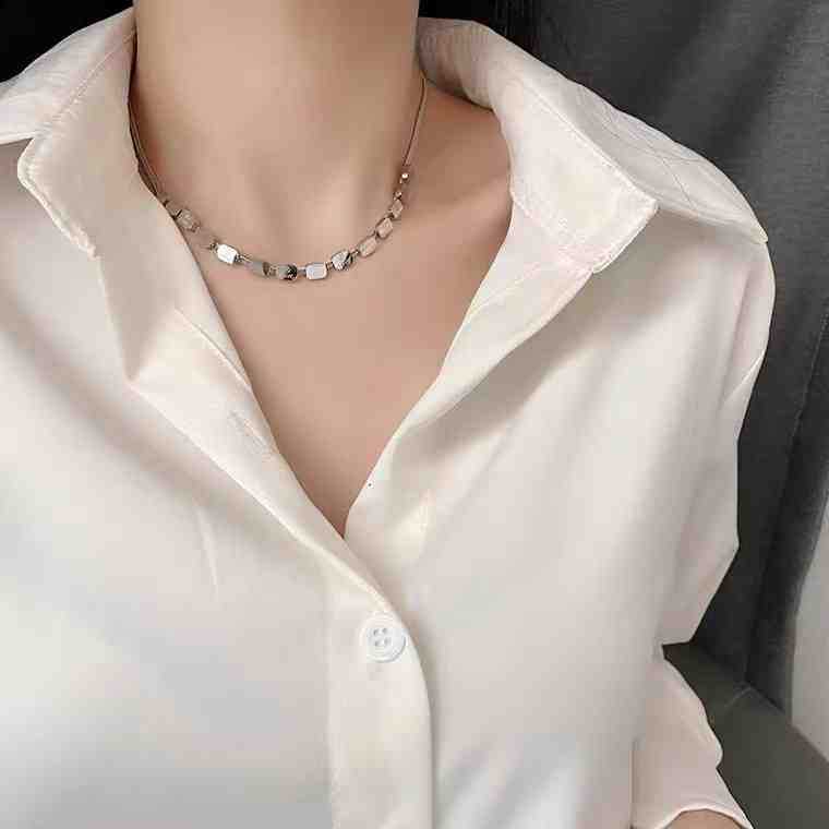 Minimalist Personality Design Small Square Snake Bone Chain Necklace for Women Ins Trend Light Luxury Niche Collarbone Chain Short Neck Chain