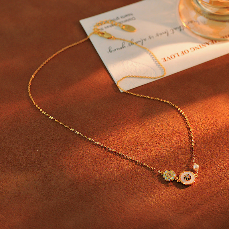 Elegant Light Luxury Fashion Retro Simple Compass High-end Exquisite Eight-pointed Star Necklace for Women