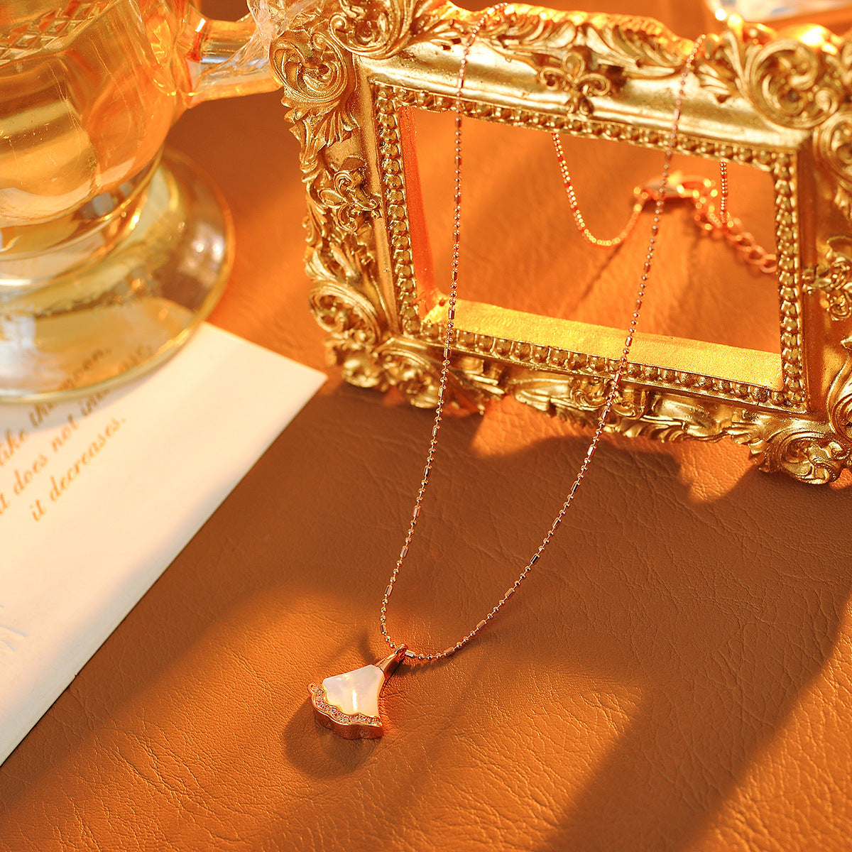 Fan-shaped Mini Skirt Necklace Clavicle Chain Mother-of-Pearl Light Luxury Versatile Choker Simple Elegant Exquisite Pendant