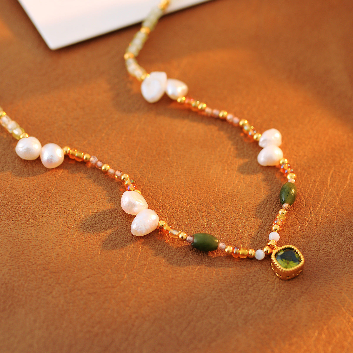 Fashion Versatile Natural Pearl Crystal Necklace for Women New Year Light Luxury High-end Clavicle Chain