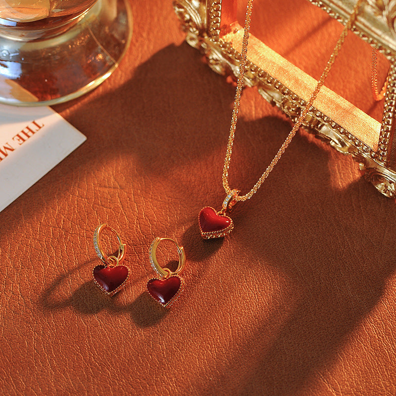 Light Luxury Retro High-End Red Heart Double-Sided Shell Necklace Simple Design Elegant Versatile 18K Collarbone Chain