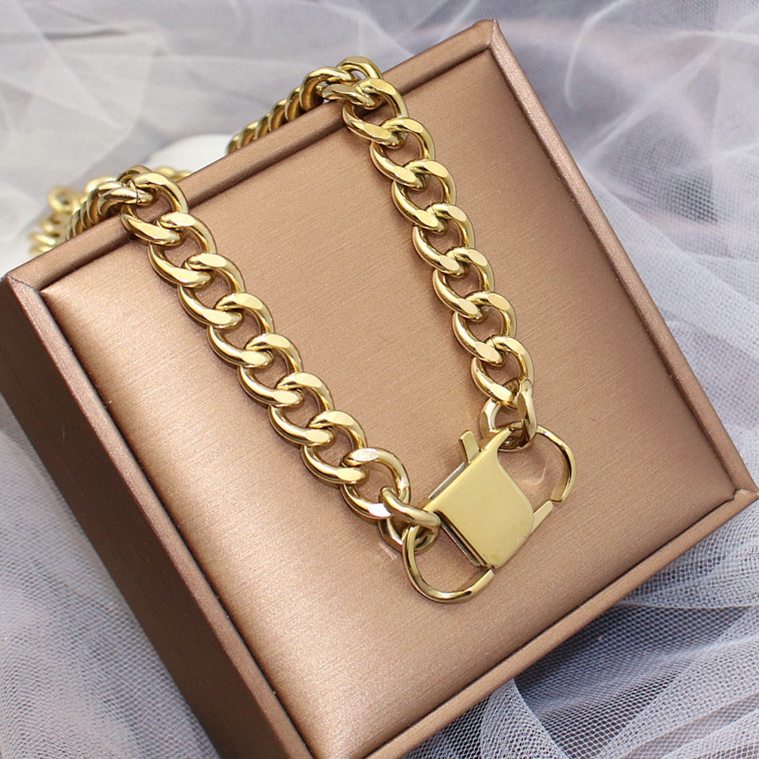 European and American INS Trend Minimalist Niche Simple Retro Personality Thick Chain Necklace for Women Gold Hip Hop Collarbone Choker