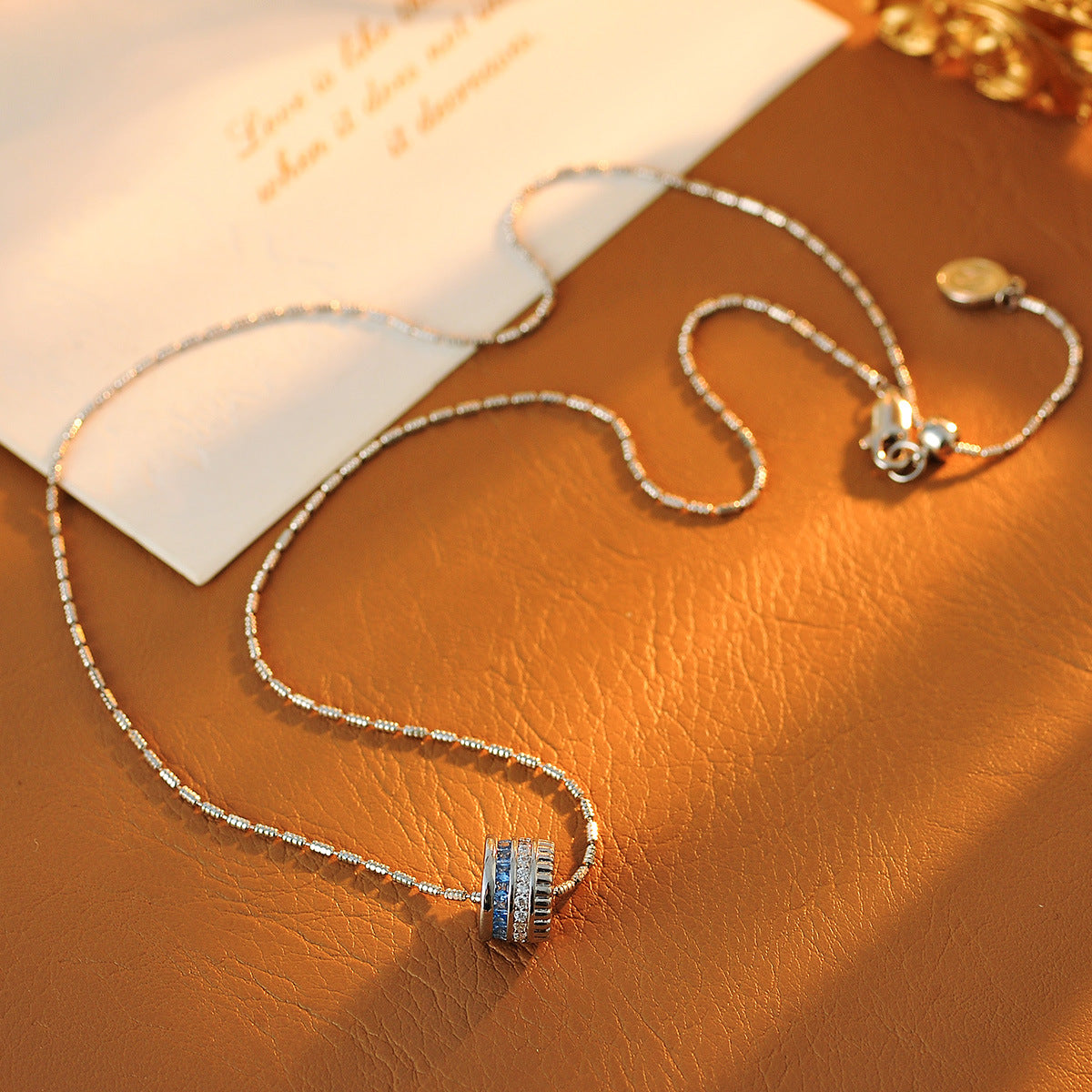 New French Style Dynamic Blue Ice Heart Circle Necklace for Women, High-end Exquisite Petite Collarbone Chain