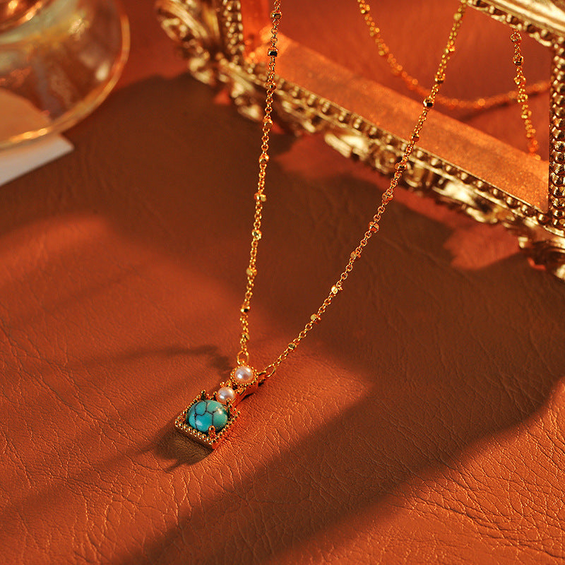 2025 New Trendy Emerald Necklace Light Luxury Niche Design Sense Collarbone Chain Internet Celebrity Style