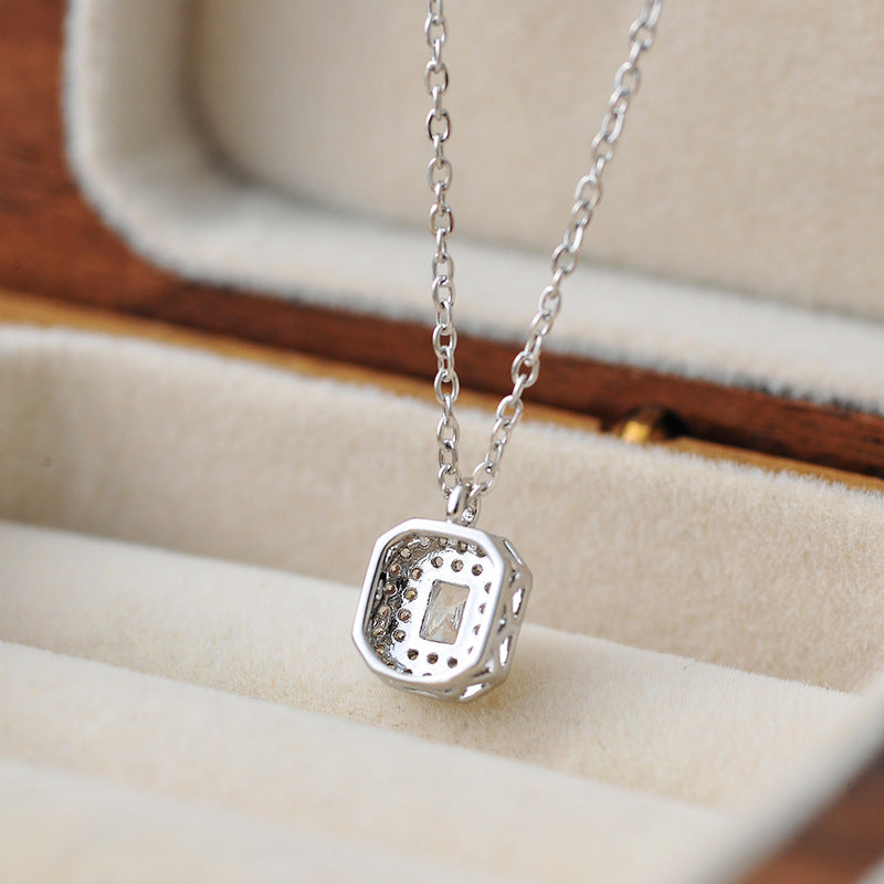 Sugar Cube Necklace for Women New Clavicle Chain Light Luxury Niche Design Pendant Simple Fashion Versatile Necklace