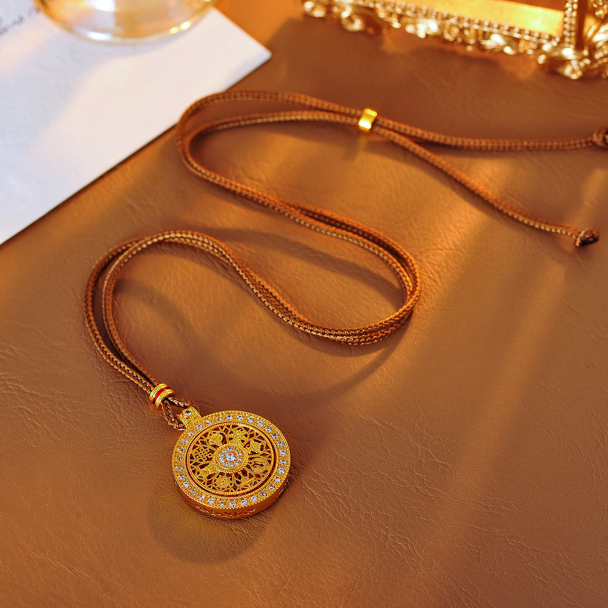 Wei Xue Same Style Eight Treasures Compass Necklace for Women Ancient Method Pointed Diamond Sand Gold Pendant Collarbone Chain New Hot-Selling Neck Chain