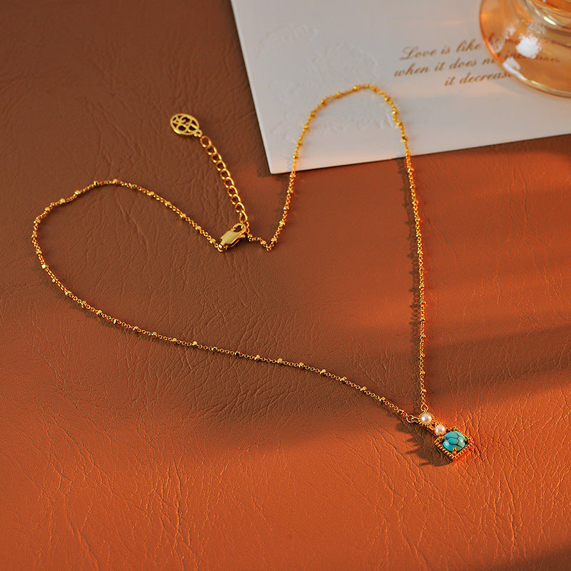 2025 New Trendy Emerald Necklace Light Luxury Niche Design Sense Collarbone Chain Internet Celebrity Style