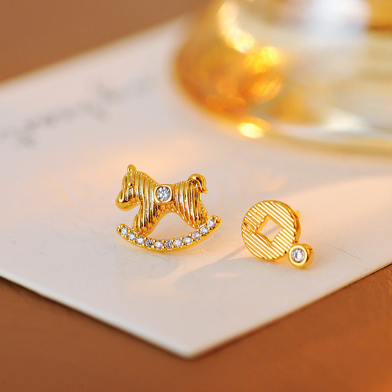 Light Luxury Niche Design Instant Wealth Necklace Inlaid with Fortune Horse Pendant Necklace for Women