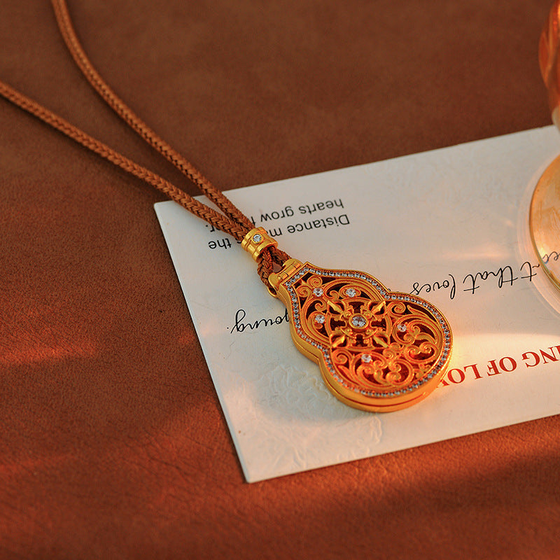 Wei Xue Same Style Junpei Gourd Necklace with Inlaid Diamonds, Wealth-Attracting Guardian God Pendant, Three-Dimensional New Style, Light Luxury, Non-Fading Pendant