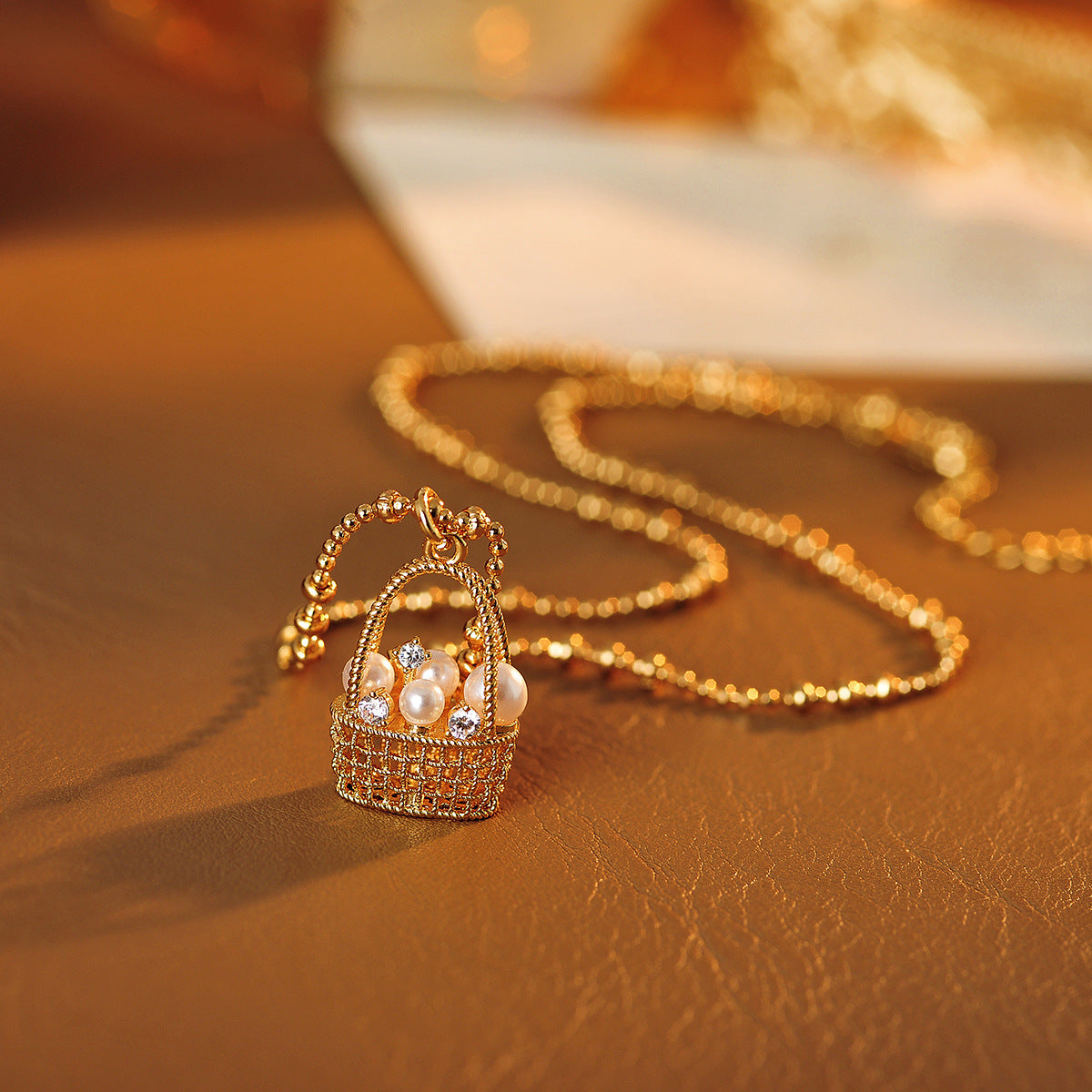 Xiaohongshu Hot-Selling Magic Chain Pearl Small Flower Basket Necklace 2025 New Fashion Light Luxury Collarbone Necklace