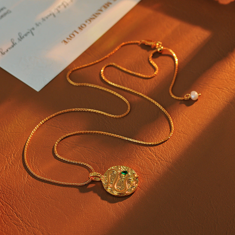 New European and American Fashion Metal Minimalist Style Necklace Freshwater Pearl Unique Snake-Shaped High-End Collarbone Chain