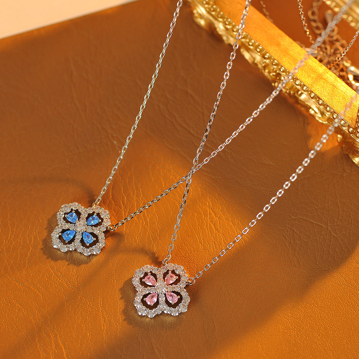 Four-leaf Clover Necklace Full Diamond Handmade Inlaid Collarbone Chain Light Luxury High-end Feel Xiaohongshu Socialite Same Style