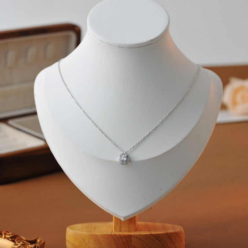 Sugar Cube Necklace for Women New Clavicle Chain Light Luxury Niche Design Pendant Simple Fashion Versatile Necklace