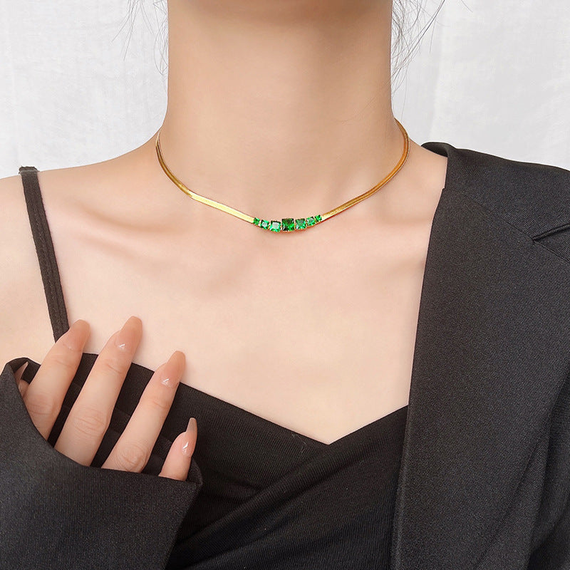 Emerald Zircon Necklace for Women, Light Luxury Niche Design, Inlaid Diamond Short Necklace, Vintage Hong Kong Style, Elegant Collarbone Chain