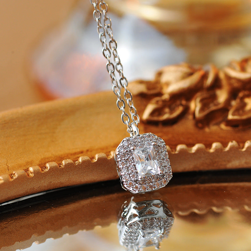 Sugar Cube Necklace for Women New Clavicle Chain Light Luxury Niche Design Pendant Simple Fashion Versatile Necklace