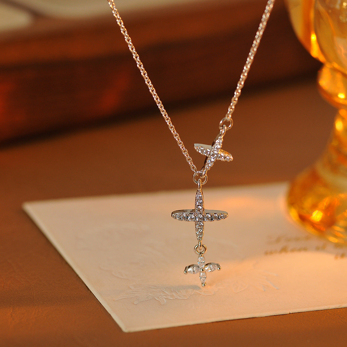 2025 New Flash Zirconium Four-leaf Clover Pendant Necklace High-end Clavicle Chain Light Luxury Niche Accessories