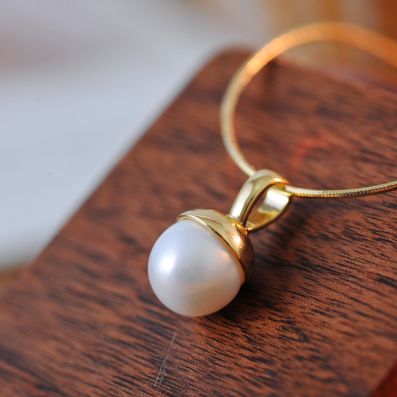 Light Luxury French Pearl Pendant Necklace for Women, Autumn and Winter Niche High-end Sweater Chain, Elegant Versatile Bundle