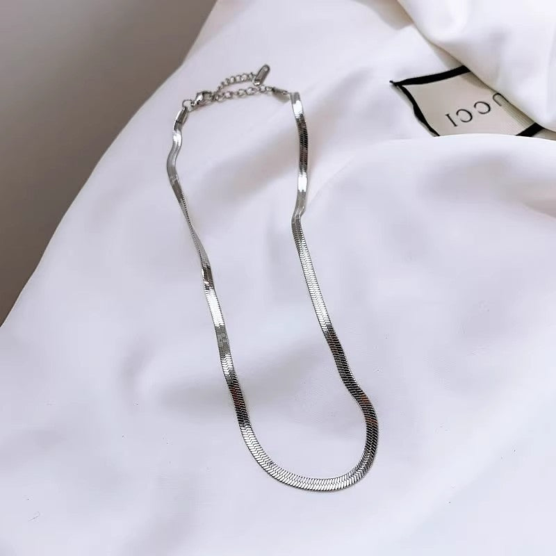 Titanium Steel Necklace for Women, Light Luxury Versatile Extra Long Snake Bone Chain, Adjustable Niche Light Luxury Design Sweater Chain for Women with a Sense of Sophistication