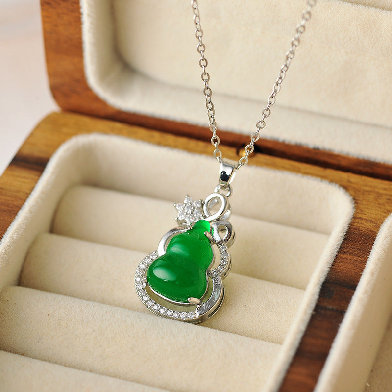 Chinese Style Imitation Green Chalcedony Gourd Necklace for Women, Ins Light Luxury High-end Niche Versatile High-end Collarbone Chain
