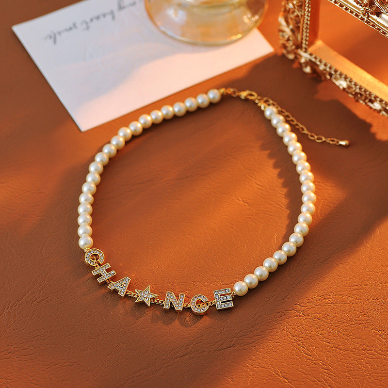 2025 New Classic Vintage Niche Pearl Internet Celebrity Necklace Chanel Style Versatile Lock Inlaid Diamond Letter Necklace