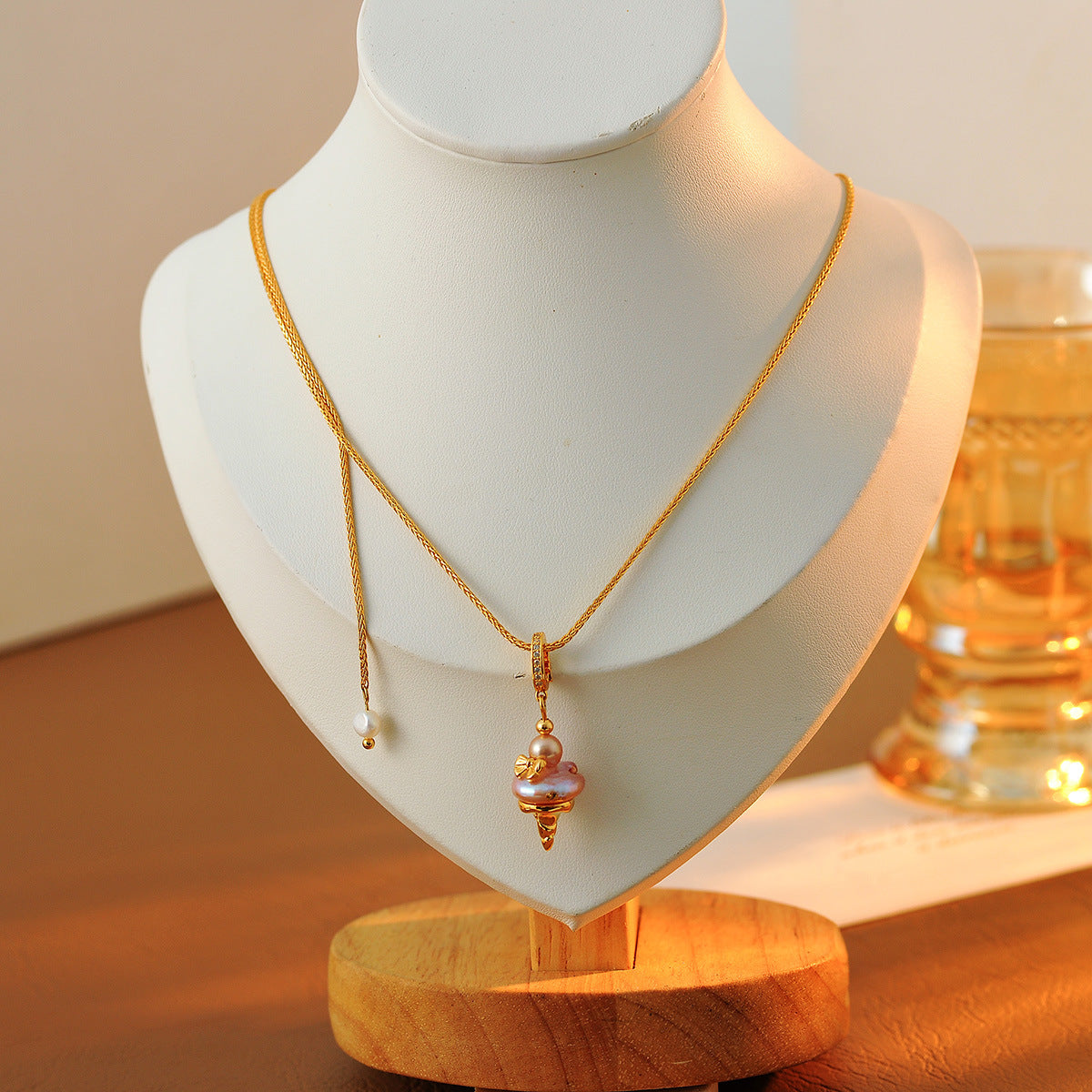 Fashion Baroque Pearl Ice Cream Buckle Pendant Necklace for Women, Light Luxury Niche Design with a Sense of Sophistication