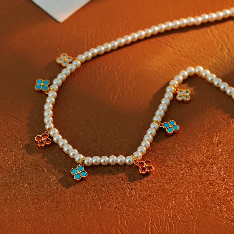 French Bohemian Style Imitation Pearl Flower Necklace for Women Fashionable High-end Lucky Full Diamond Four-leaf Clover Collarbone Chain