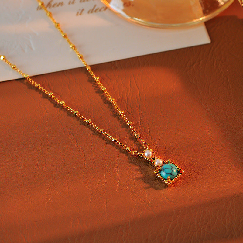 2025 New Trendy Emerald Necklace Light Luxury Niche Design Sense Collarbone Chain Internet Celebrity Style