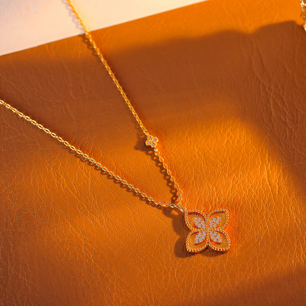 New Four-Leaf Flower French Retro Floral Necklace for Women, Light Luxury High-End Full Diamond Elegant Collarbone Chain