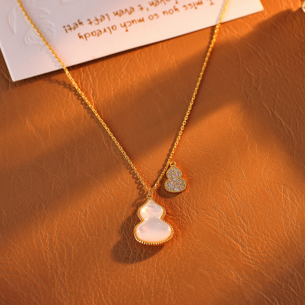 Gourd Necklace New Chinese Style Exquisite Ancient Method Red Gemstone Starlight White Shell Gourd Necklace