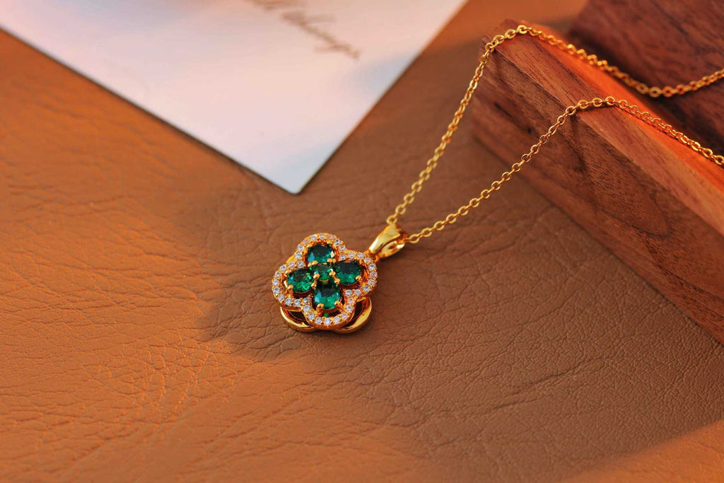 Japanese and Korean Style Small Exquisite Micro Inlaid Green Rotating Zircon Four-Leaf Flower Necklace Internet Celebrity Personality Versatile