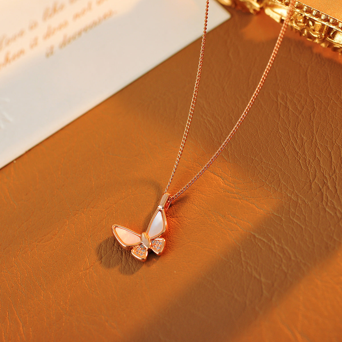 New Necklace for Women Shell Butterfly Necklace Niche Fashion Pendant Rose Gold Collarbone Chain Choker
