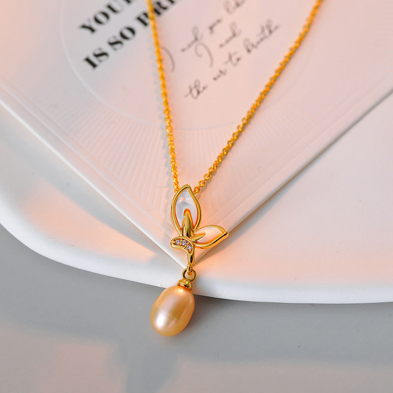 Butterfly Necklace for Women, Niche Design Collarbone Chain, Pearl Shell Versatile High-End Light Luxury Necklace for Women