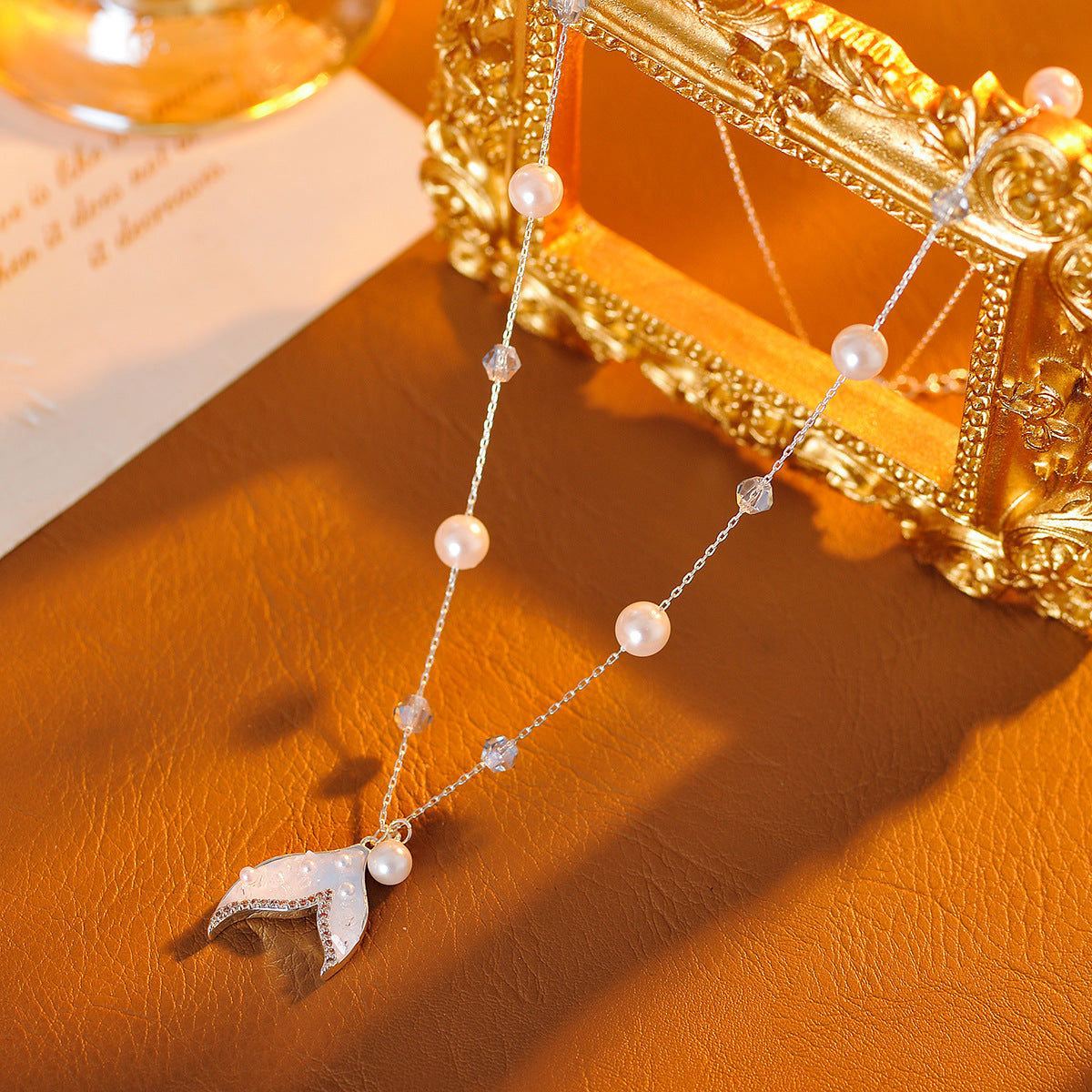 Gradient Blue Fish Tail Necklace for Women Summer Beach Vacation Style Versatile New Clavicle Chain