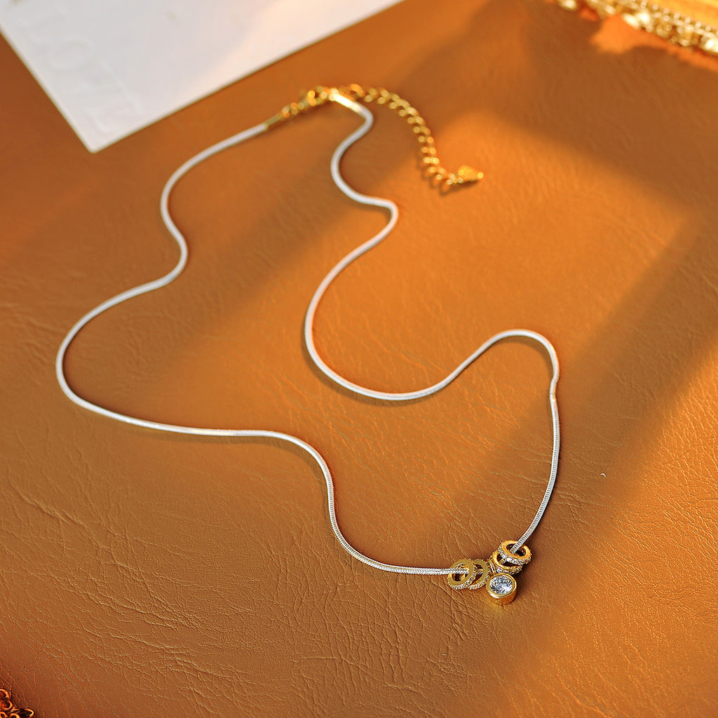 Designer Gold Passepartout Round Diamond Pendant Necklace for Women French Light Luxury High-end Necklace for Women