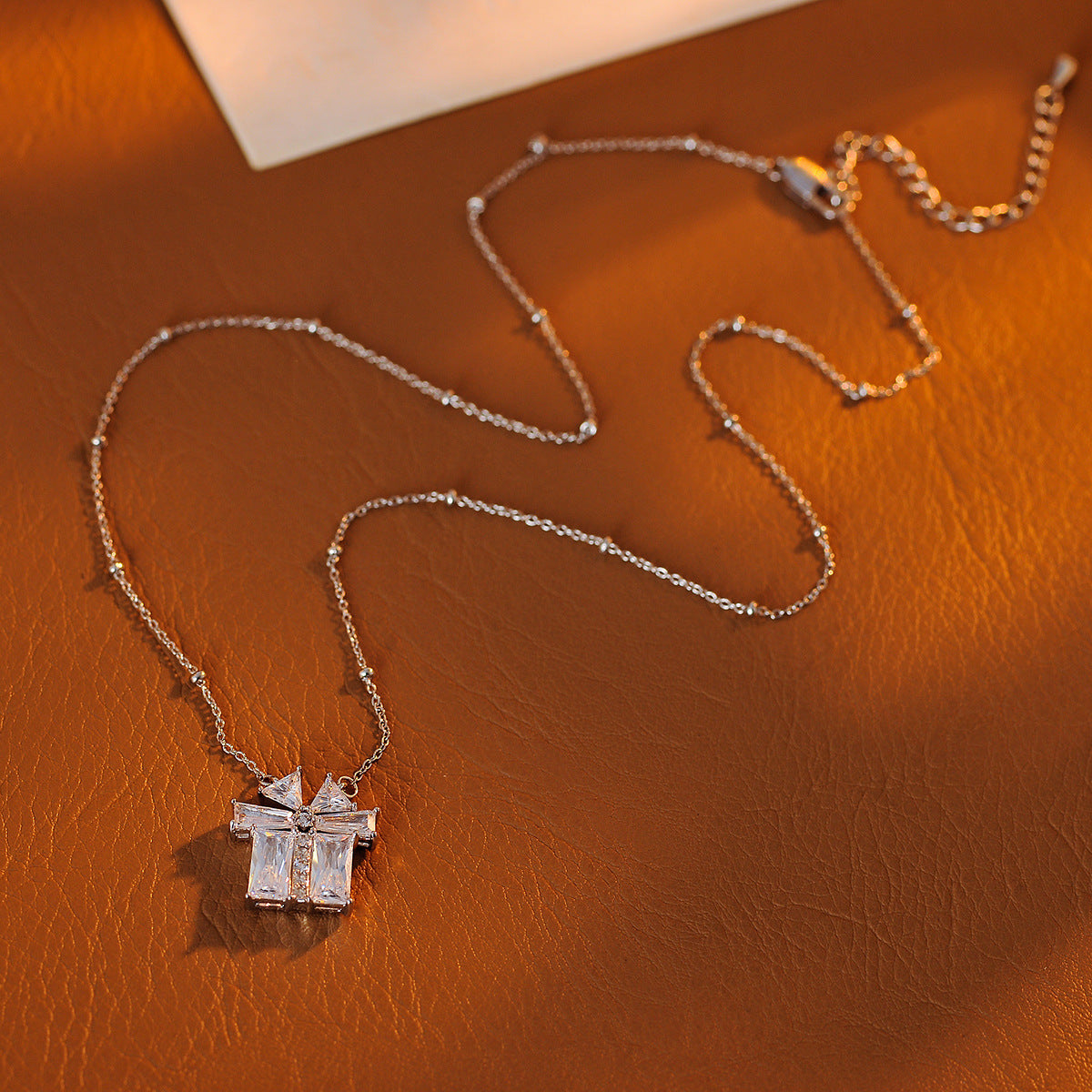 Silver Sparkling Zircon Bow Necklace High-End Light Luxury Niche New Clavicle Chain for Women