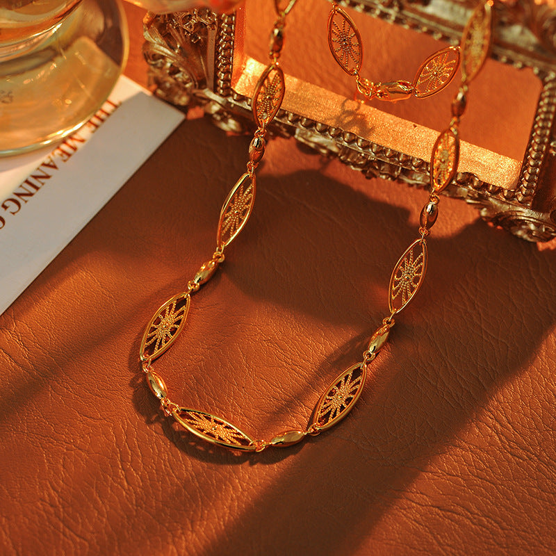 New Chinese Style Ancient Gold Color French Retro Elegant Light Luxury Fashion Autumn Winter High-end Western Chain Collarbone Chain