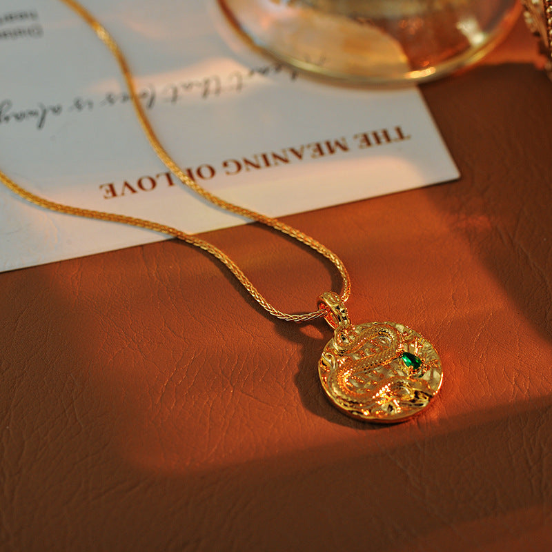 New European and American Fashion Metal Minimalist Style Necklace Freshwater Pearl Unique Snake-Shaped High-End Collarbone Chain