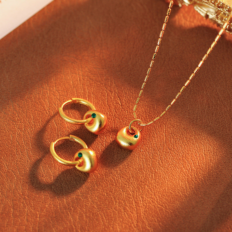 Traditional Matte Small Gold Pendant Micro Inlaid Green Zirconia Collarbone Chain Elegant High-end Fashionable Necklace for Women