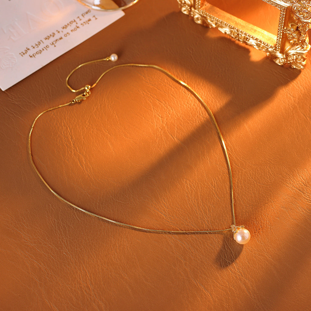 Fishtail Necklace with Diamonds and Natural Shell Pearl Single Fishtail Pendant Necklace Light Luxury High-end Clavicle Chain