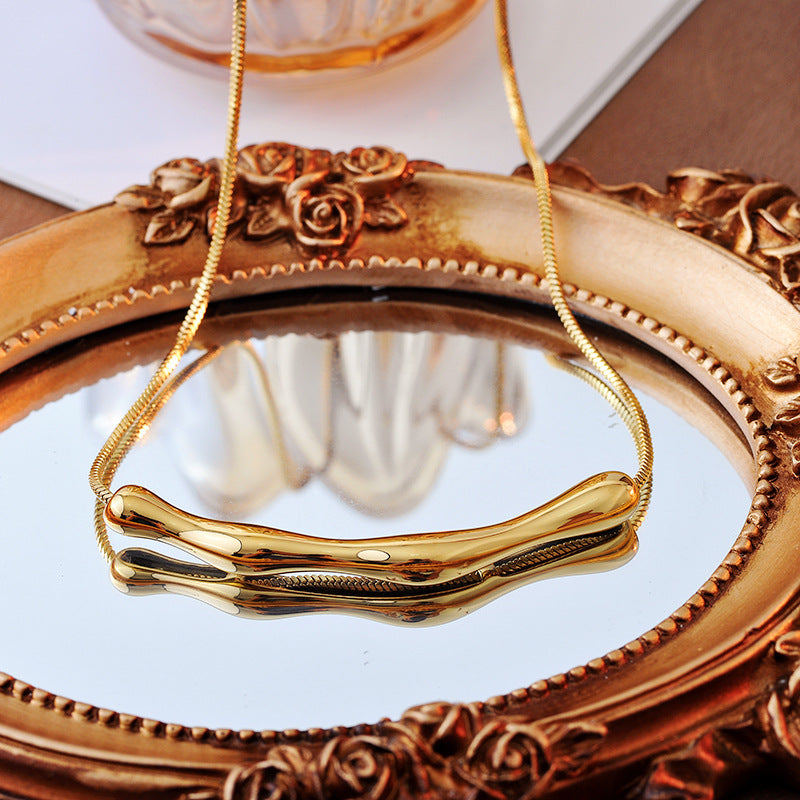 Light Luxury Niche Snake Bone Necklace for Women New Hot Style Irregular Metal Pendant Clavicle Chain