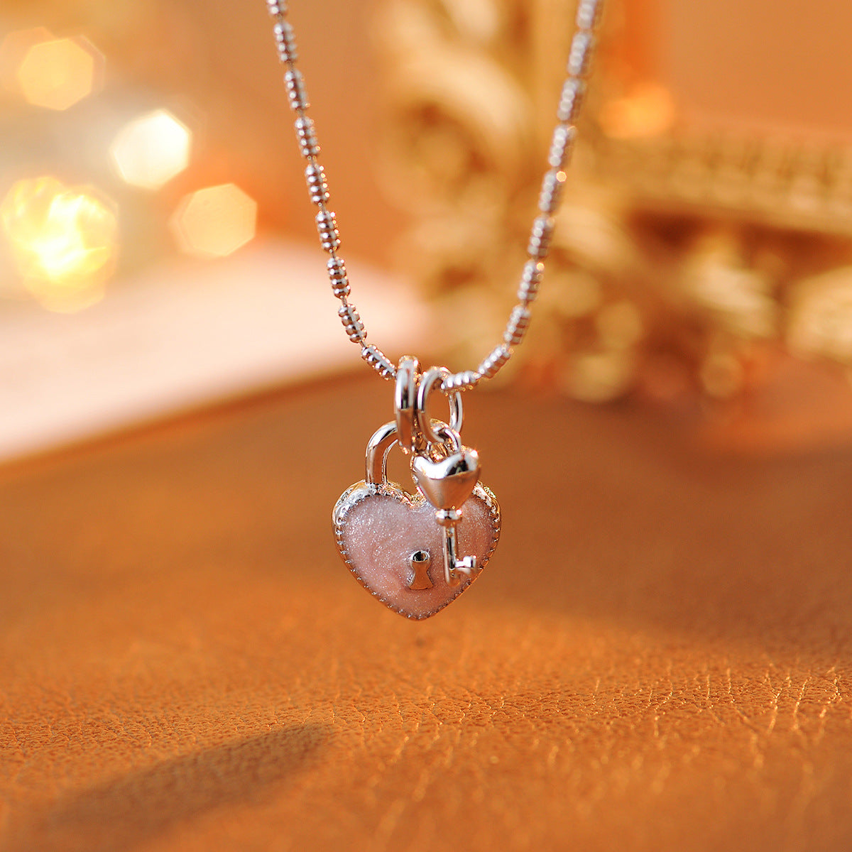 Simple Versatile Natural Mother-of-Pearl Heart Key Lock Necklace for Women Clavicle Chain Light Luxury Niche Design Trend