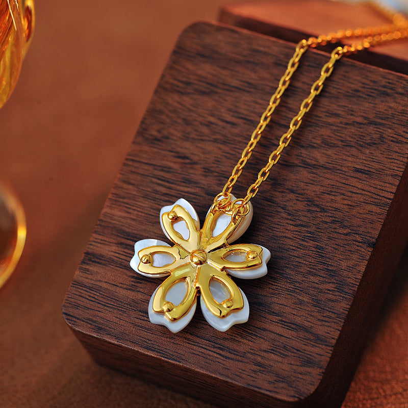 New White Shell Daisy Pendant Sunflower 18K Gold Plated Sunflower Mother-of-Pearl Flower Collarbone Chain for Women
