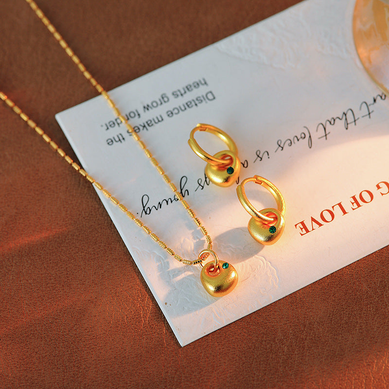 Traditional Matte Small Gold Pendant Micro Inlaid Green Zirconia Collarbone Chain Elegant High-end Fashionable Necklace for Women