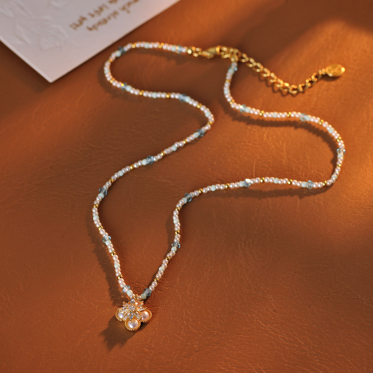 Xiaohongshu New Luxury Beaded Camellia Pearl Necklace Niche Design High-end Clavicle Chain